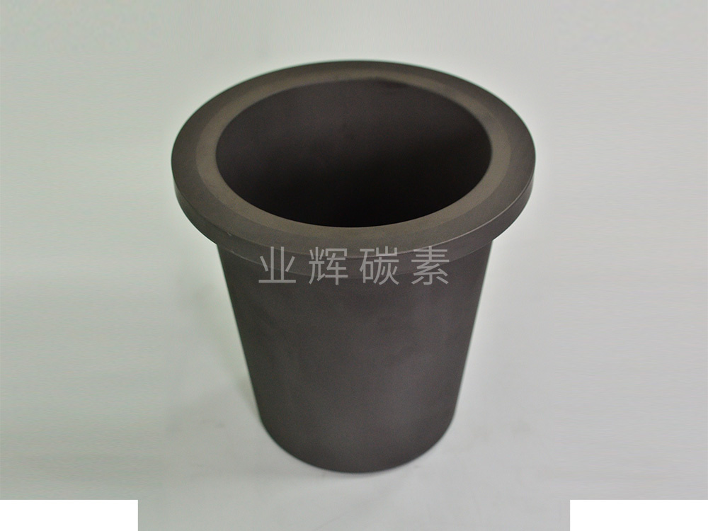 石墨坩堝想要保持內(nèi)外光亮，需要定期清洗
